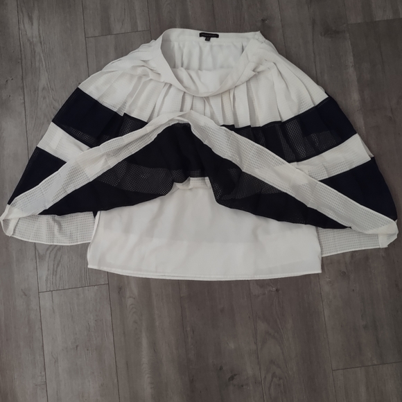Banana Republic, Pleated Skirt, Size 10 - Picture 2 of 4